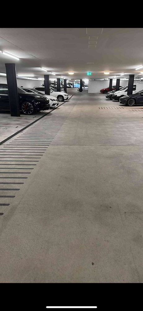 null rooms Car park, garage for rent in Schlieren - image 1/1
