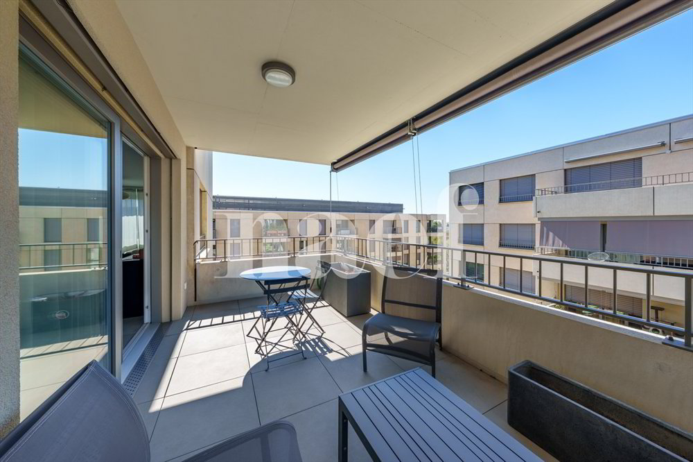 3 rooms Apartment to buy in Nyon - image 1/9