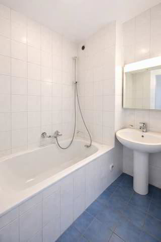 2.5 rooms Apartment for rent in La Chaux-de-Fonds - image 1/5