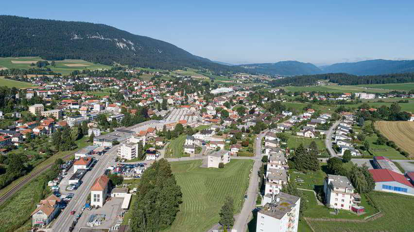 3 rooms Apartment for rent in Reconvilier - image 1/11