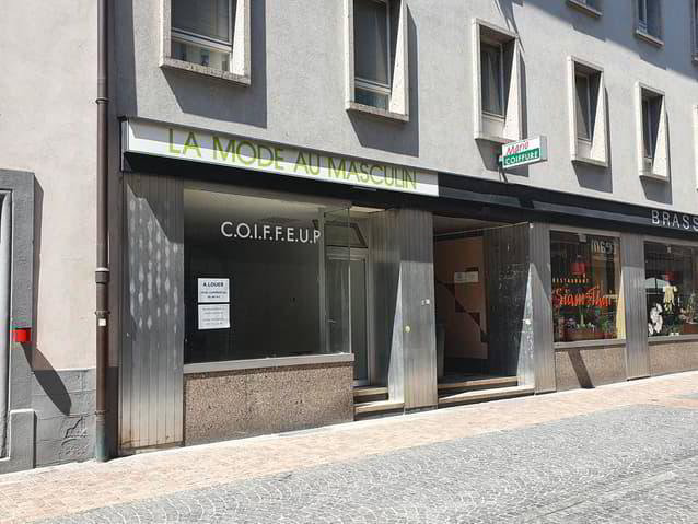1 rooms Office & Commercial for rent in Martigny - image 1/5