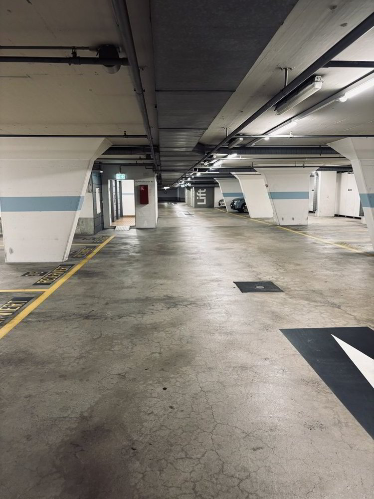 null rooms Car park, garage for rent in Baden - image 1/2