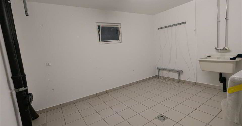 null rooms Office & Commercial for rent in Givisiez - image 1/7