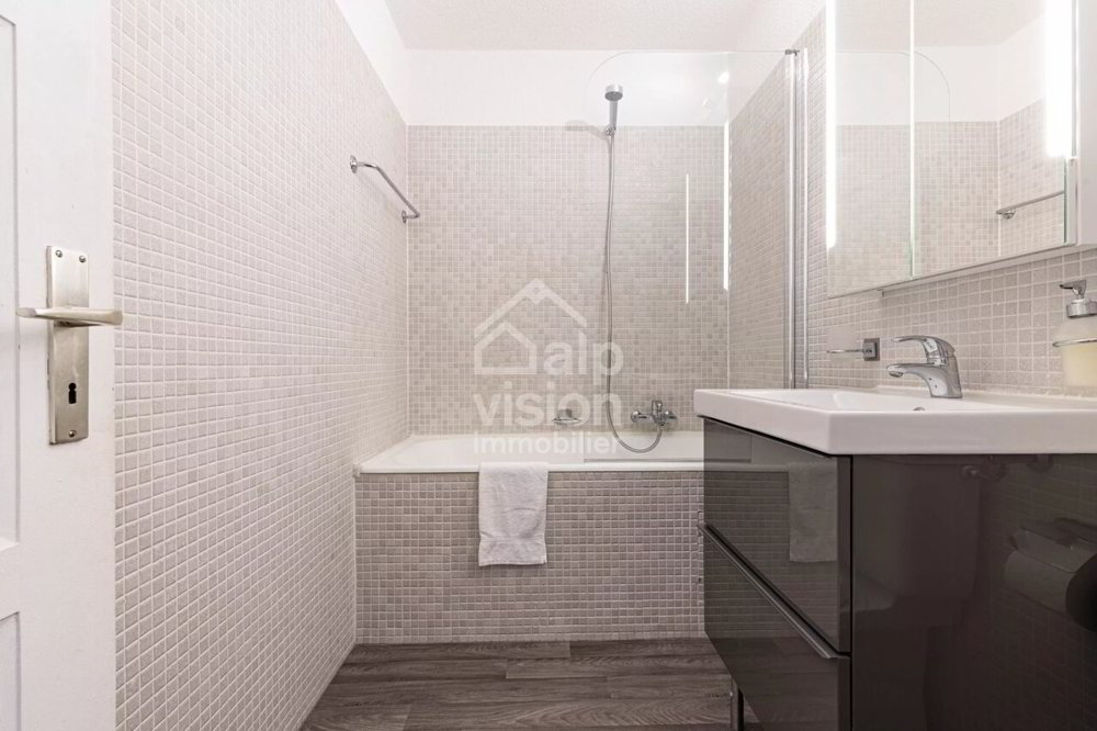 3 rooms Apartment to buy in Veysonnaz - image 1/13