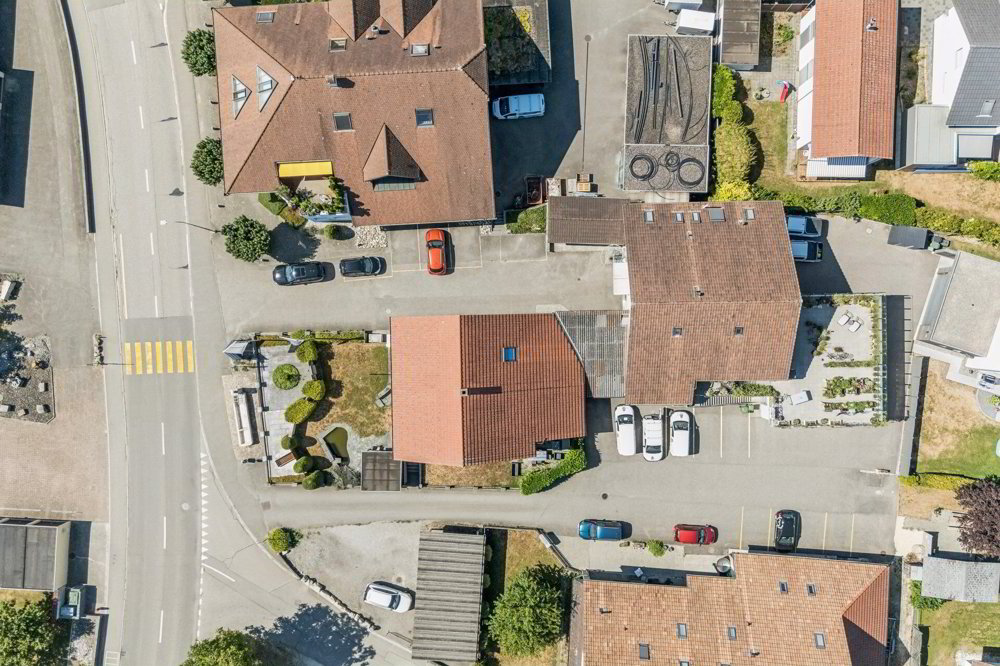 Mehrfamilienhaus mit Gewerberäumen, Garagen - Wohnen und Arbeiten am selben Ort, vielseitiges Renditeobjekt mit Entwicklungspotential. - Ansicht 3