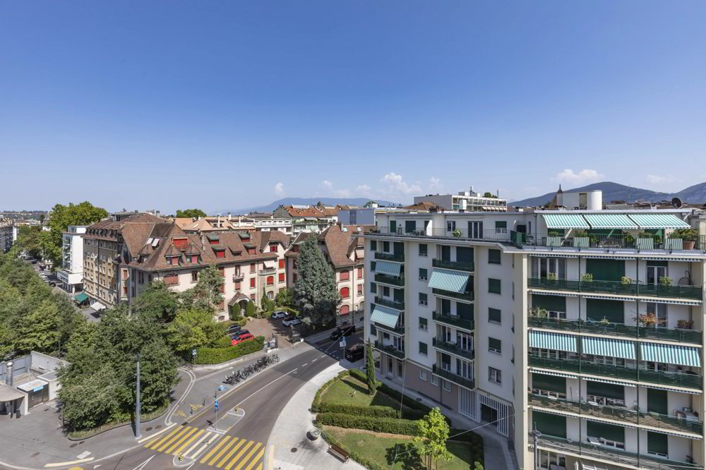 10 rooms Apartment to buy in Genf - image 1/12