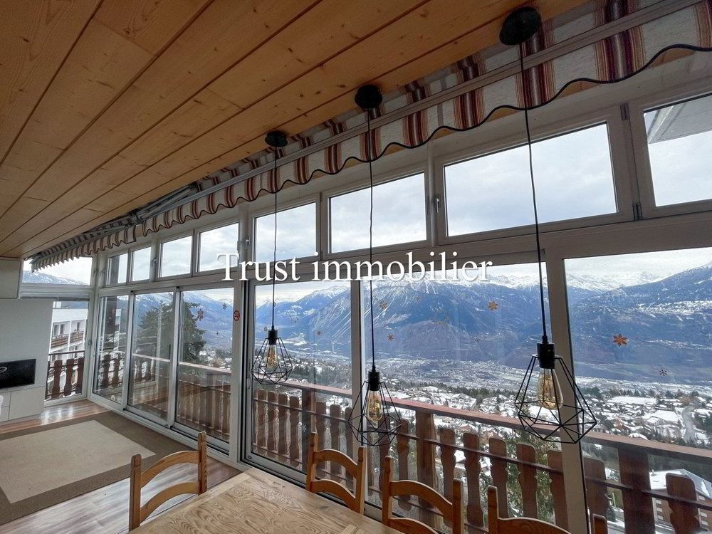 4 rooms Apartment to buy in Crans-Montana - image 1/13