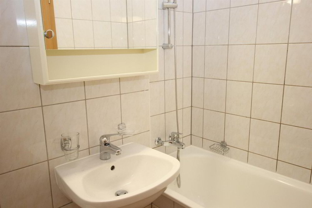 3 rooms Apartment for rent in Genève - image 1/4