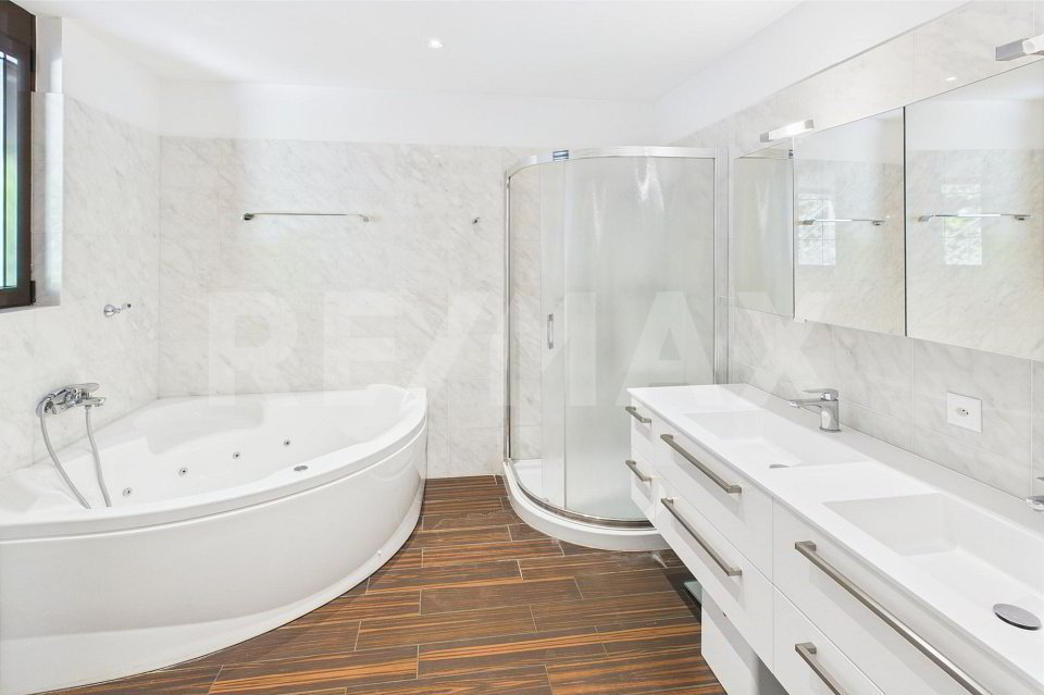 4 rooms Apartment to buy in Lugano - image 1/13