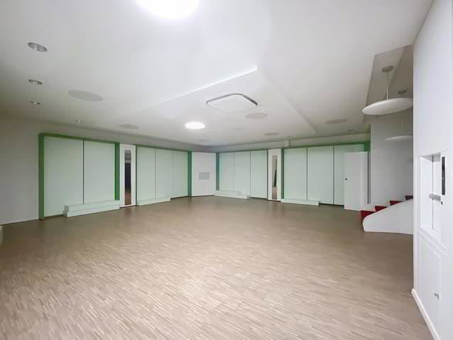 null rooms Office & Commercial to buy in Sion - image 1/13