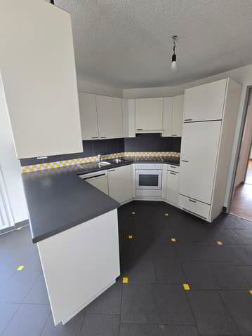 3.5 rooms Apartment for rent in Lausanne - image 1/8