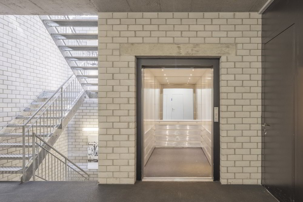 null rooms Office & Commercial for rent in Baar - image 1/9