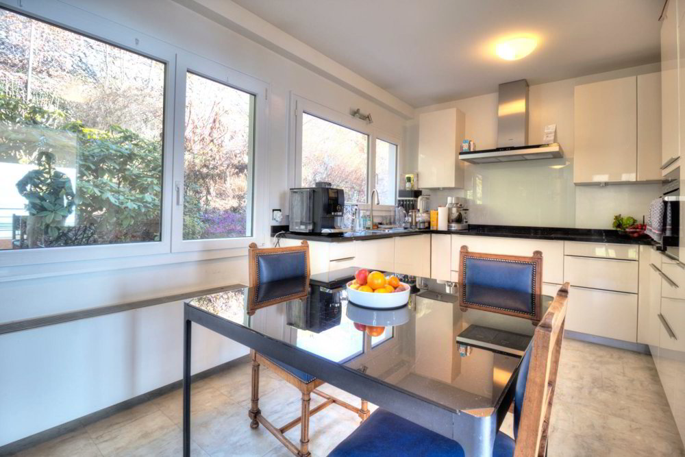 5 rooms House to buy in Montreux - image 1/3