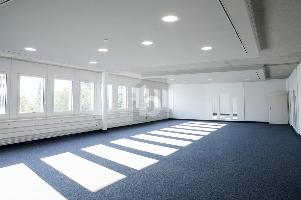 GROSSZÜGIG MIT VIELEN TIEFGARAGENPARKPLÄTZEN - Ansicht 2
