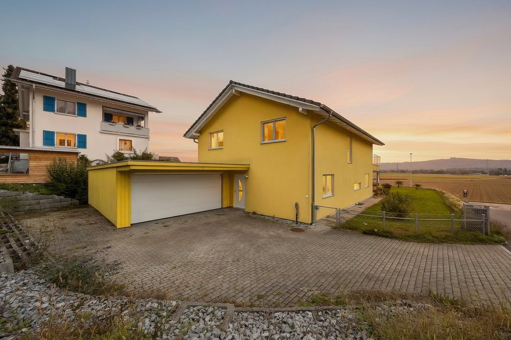 7 rooms House to buy in Biel/Bienne - image 1/12