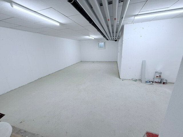 null rooms Car park, garage for rent in Palézieux - image 1/2