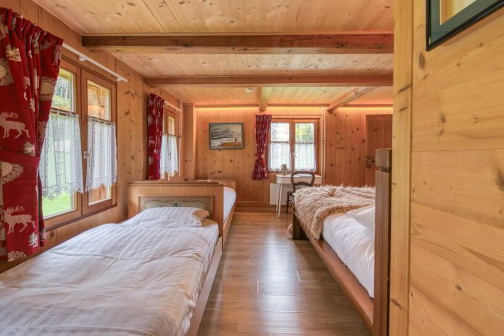 5 rooms Apartment to buy in Champéry - image 1/13
