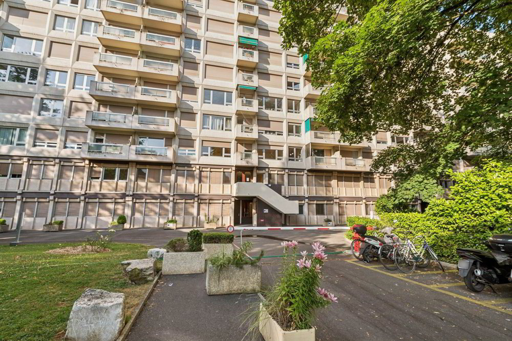 4 rooms Apartment to buy in Geneva - image 1/12