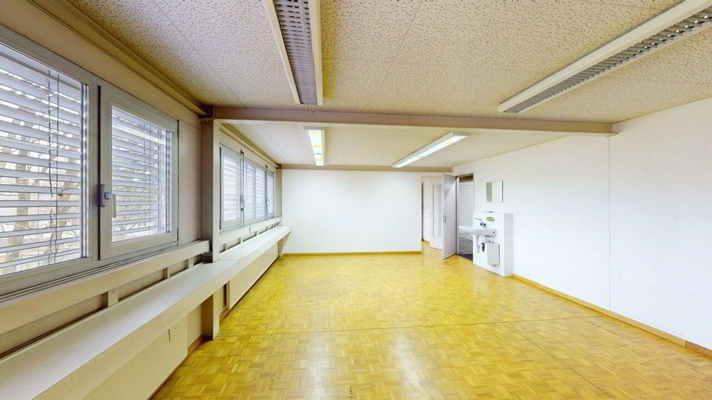 Zentral gelegene Lagerfläche mit Regallager, Warenlift & Laderampe - Ansicht 4