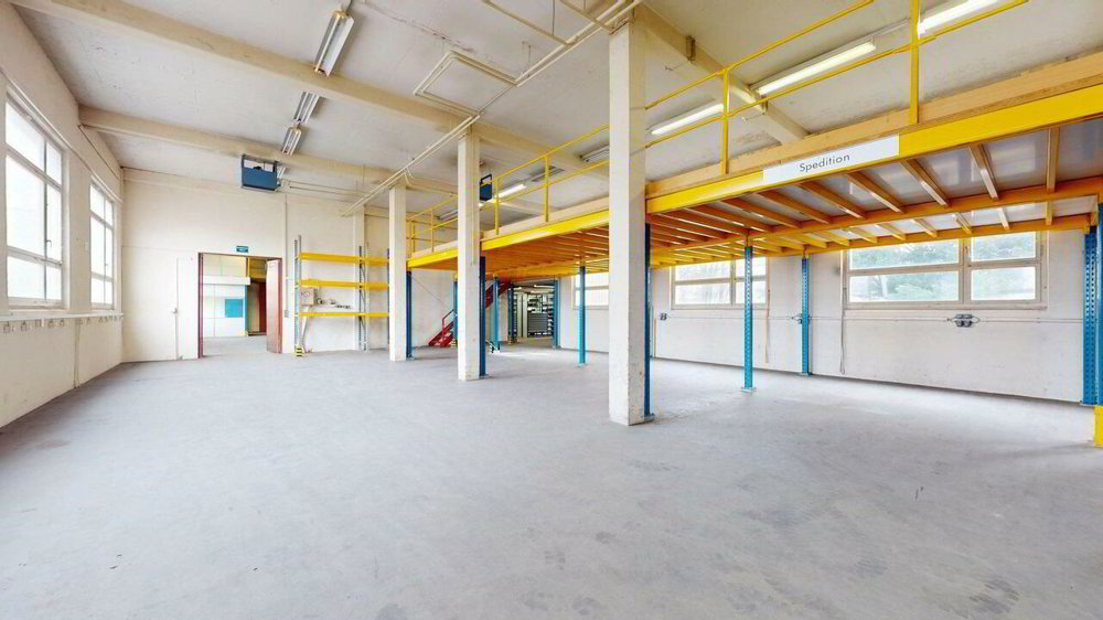 Zentral gelegene Lagerfläche mit Regallager, Warenlift & Laderampe - Ansicht 5