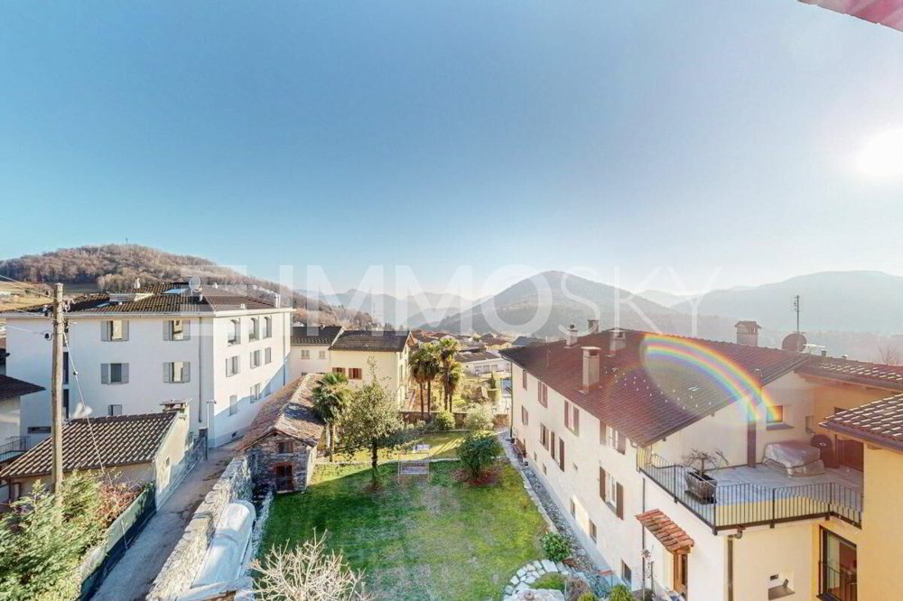 Immeuble d'habitation de 8 pièces en vente à Novaggio - 138 m²