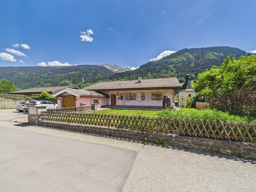 Immeuble d'habitation de 10 pièces en vente à Trun - 350 m²