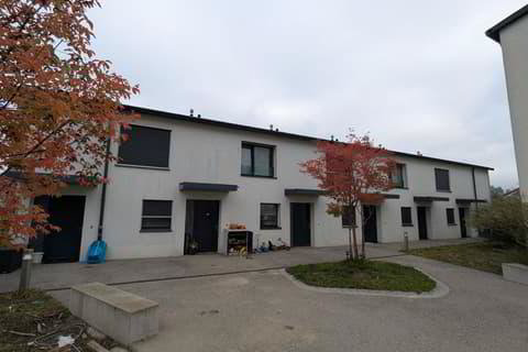 Parking, garage null pièces à louer à La Roche FR - image 1/1