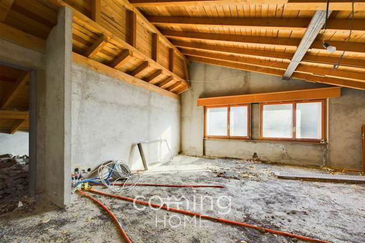 null rooms Office & Commercial to buy in Varen - image 1/13