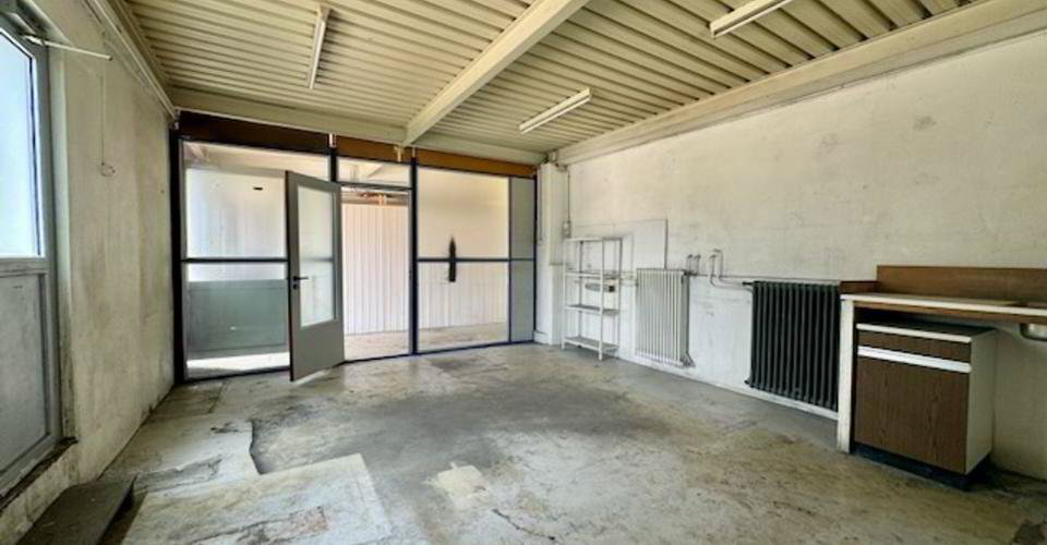null rooms Office & Commercial for rent in Couvet - image 1/11