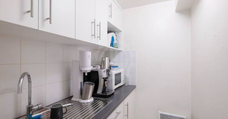 null rooms Office & Commercial for rent in Genève - image 1/8