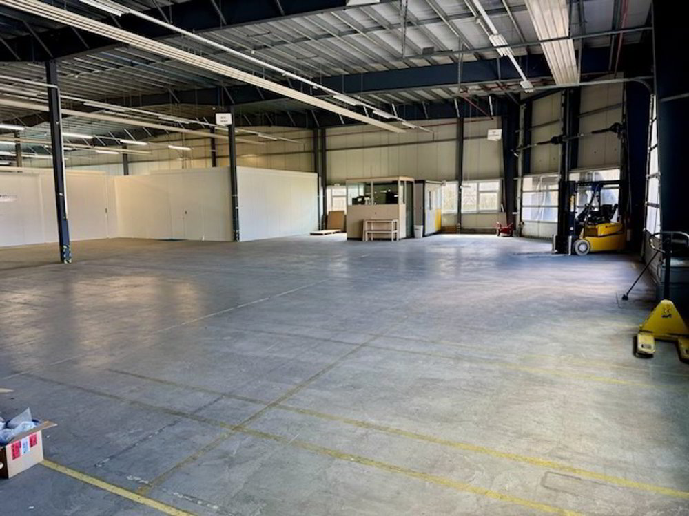 null rooms Office & Commercial for rent in Fleurier - image 1/6