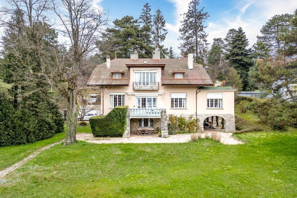 11 rooms House to buy in Pully - image 1/5