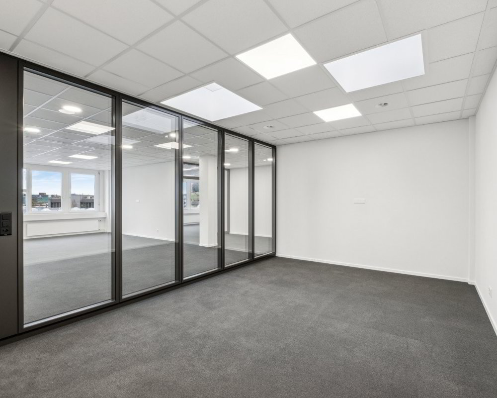 ATTRAKTIVES Büro mit neuem Innenausbau - Mehr