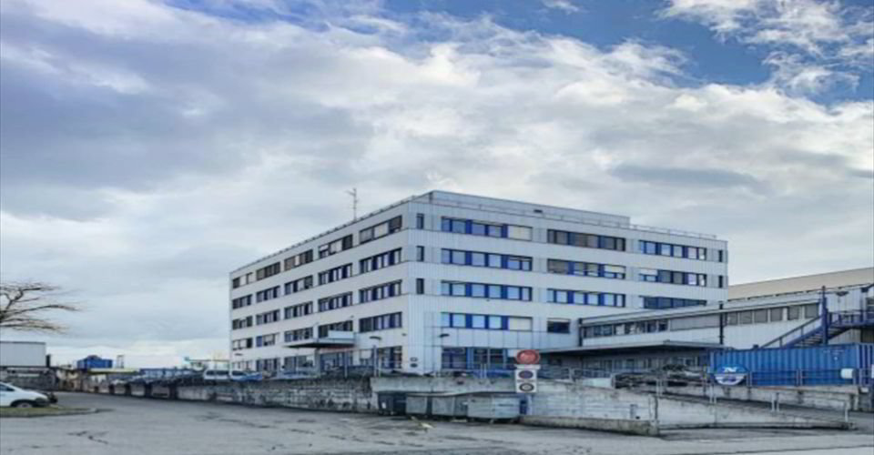 Locaux de 860 m² au 2ème étage Zone FTI - Mehr