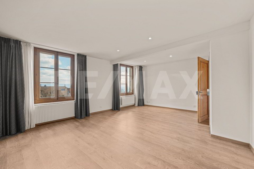 Casa di 7 locali in vendita a Bougy-Villars - immagine 1/13