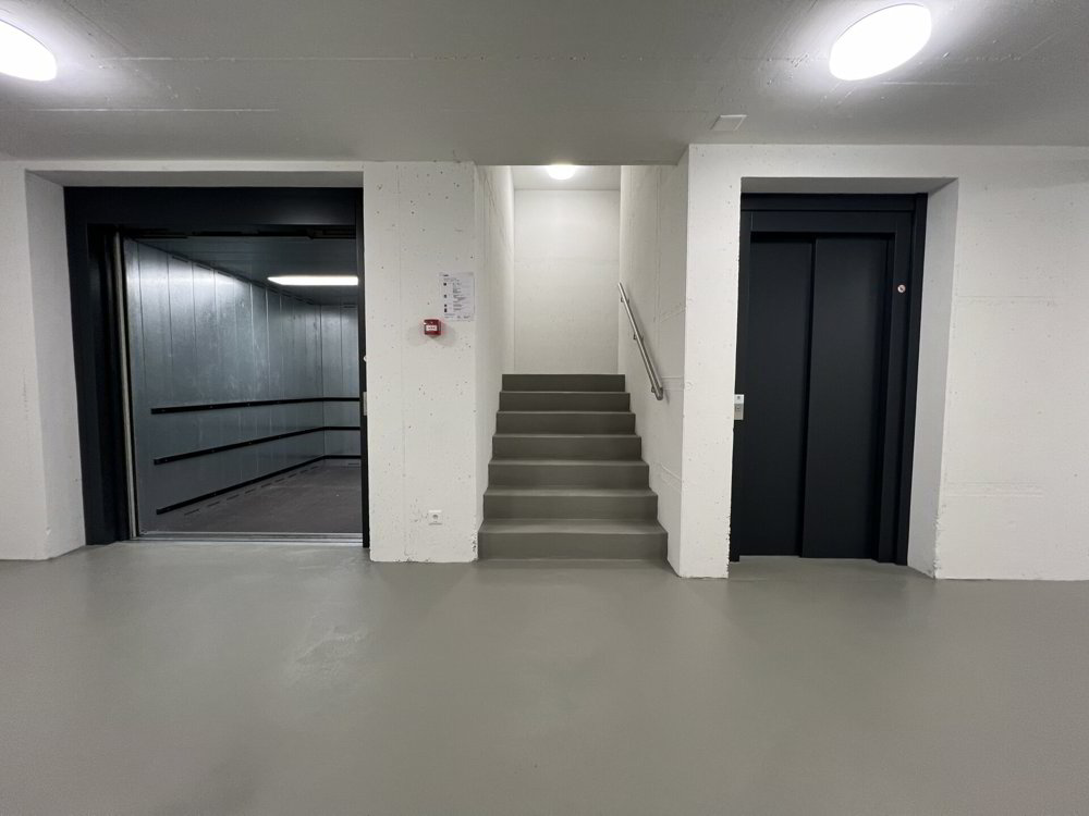 Moderne Lagerhalle an Verkehrsknotenpunkt - Ansicht 3