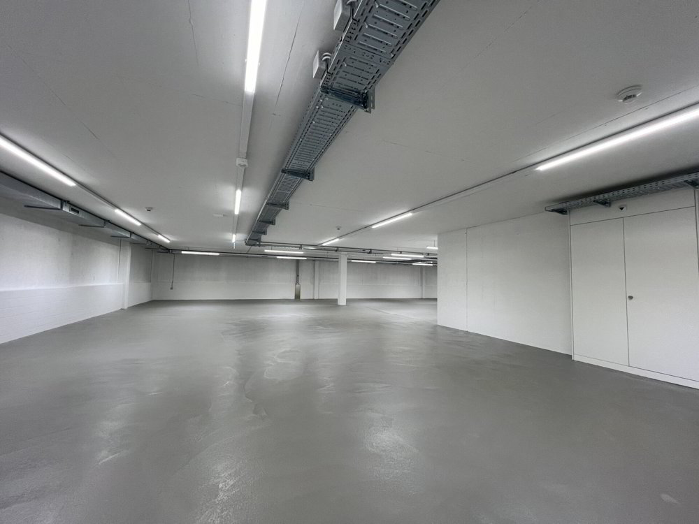 Moderne Lagerhalle an Verkehrsknotenpunkt - Ansicht 5