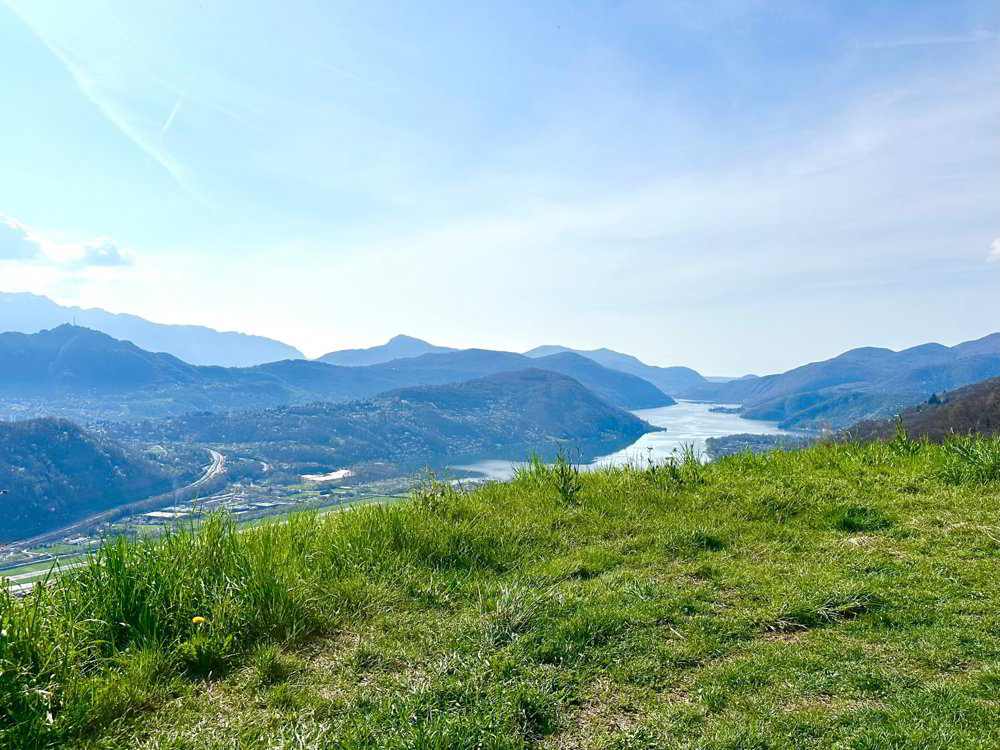 Terreno Edificabile con Vista Lago a Cademario Con Progetto .
