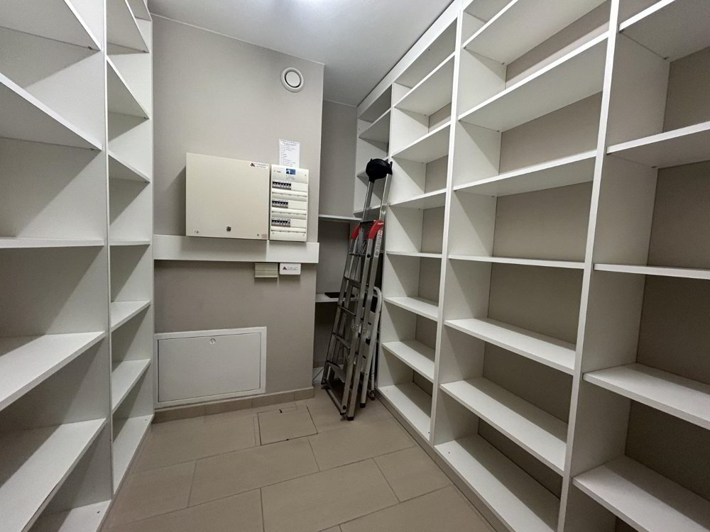 null rooms Office & Commercial for rent in Nyon - image 1/8