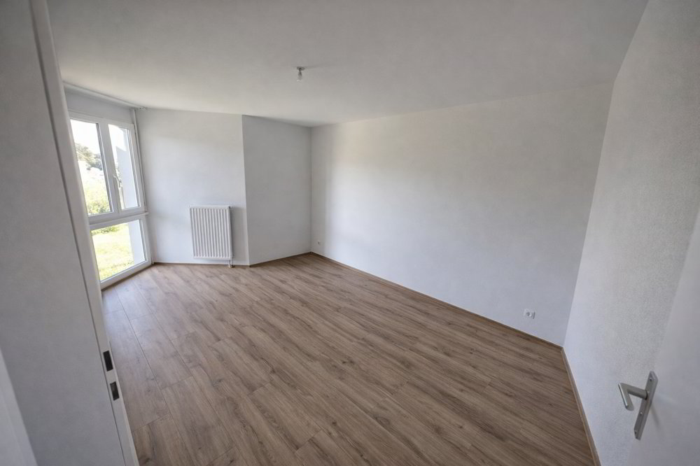 4 rooms Apartment to buy in Bulle - image 1/9
