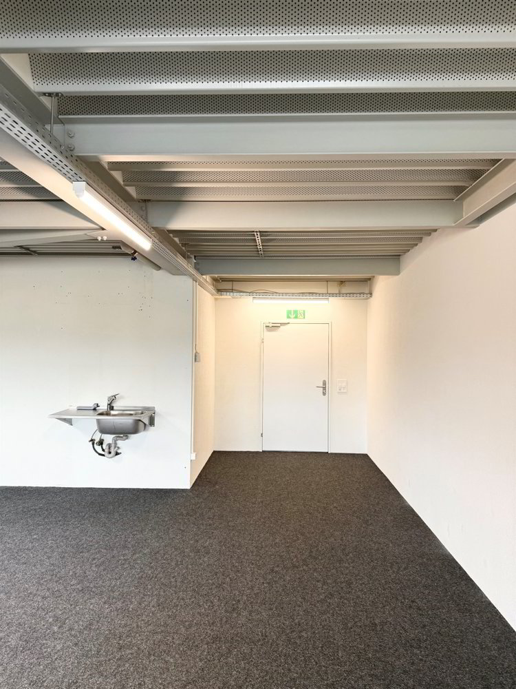 null rooms Office & Commercial for rent in Cham - image 1/6
