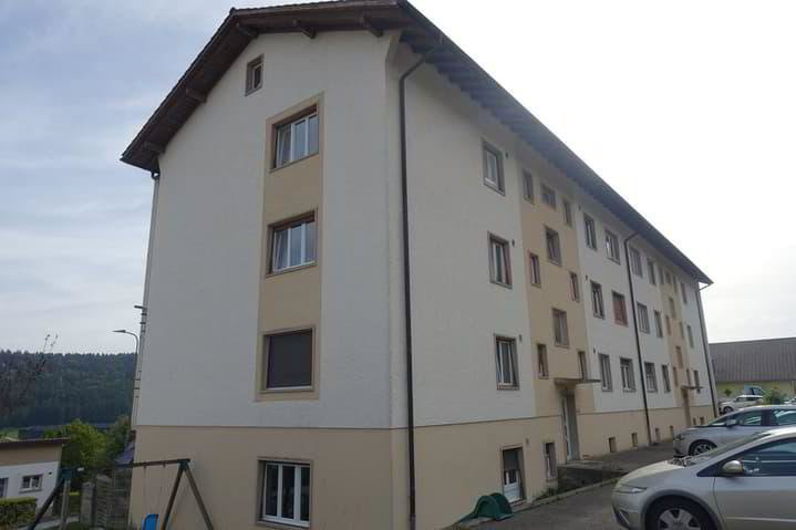 Appartement 6 pièces à louer à Tramelan - image 1/11