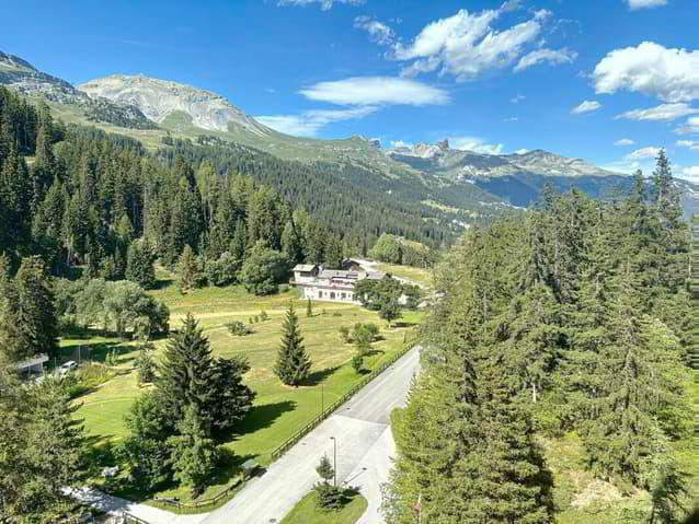4 rooms Apartment to buy in Crans-Montana - image 1/10