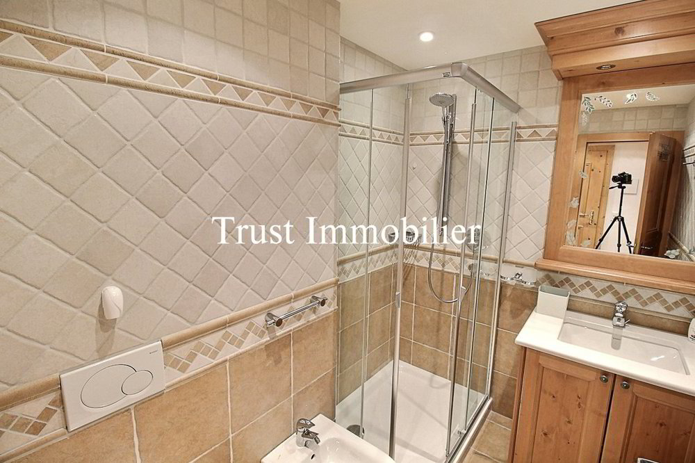 3 rooms Apartment to buy in Crans-Montana - image 1/13