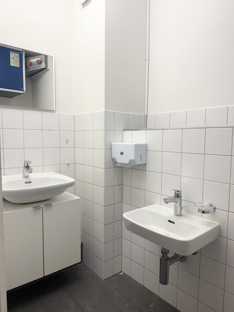 null rooms Office & Commercial for rent in Basel - image 1/5