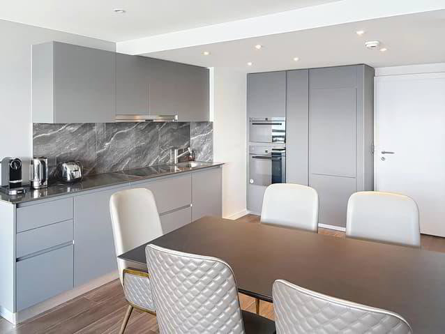 4 rooms Apartment to buy in Crans-Montana - image 1/13