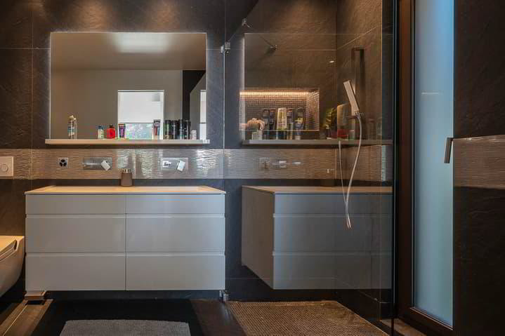 12 rooms Apartment to buy in Lausanne - image 1/13