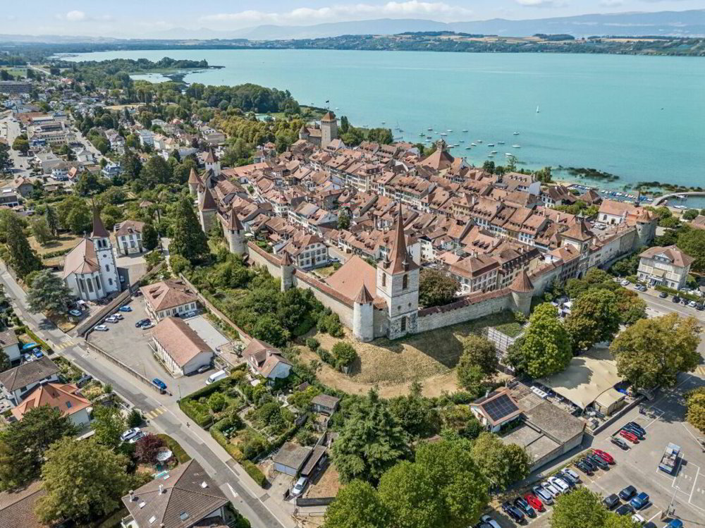 8.5 rooms House to buy in Murten - image 1/16