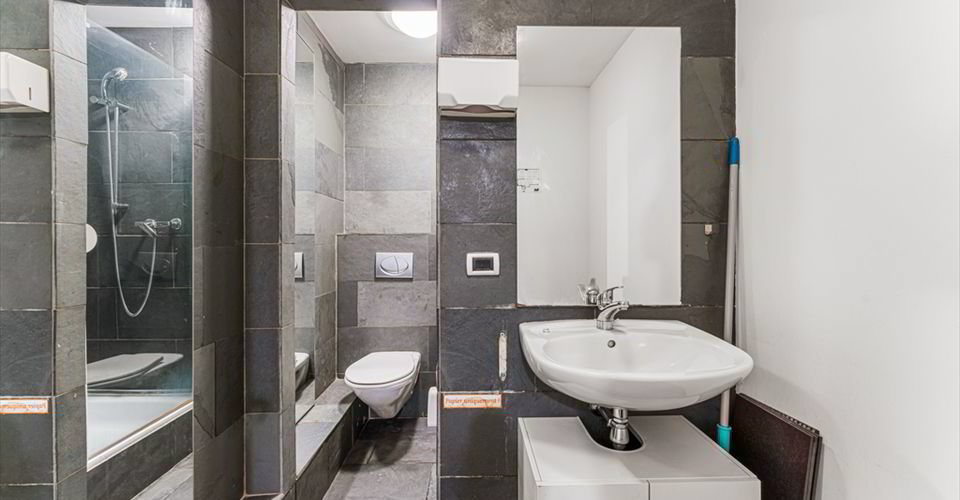null rooms Office & Commercial for rent in Montreux - image 1/12