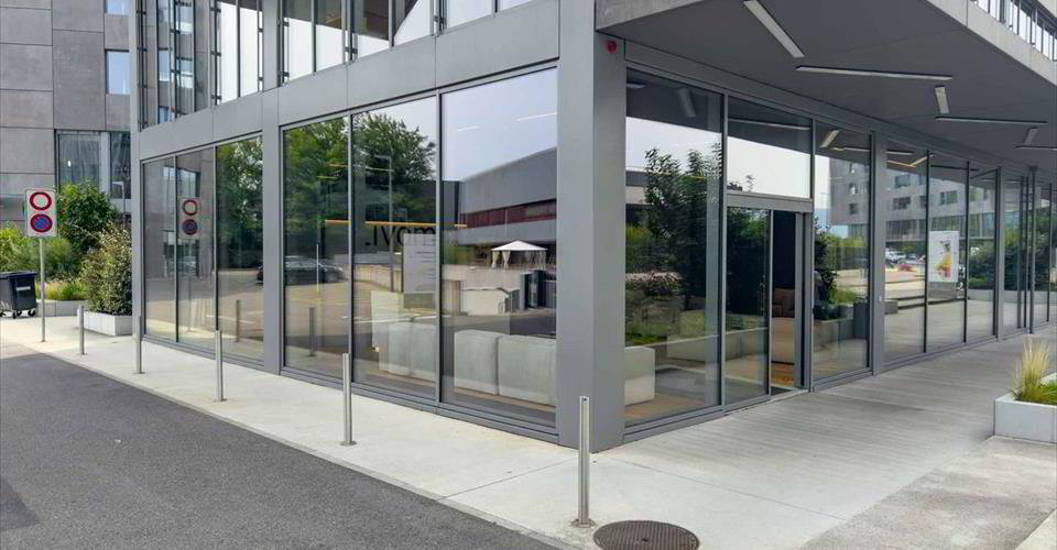 null rooms Office & Commercial for rent in Meyrin - image 1/8